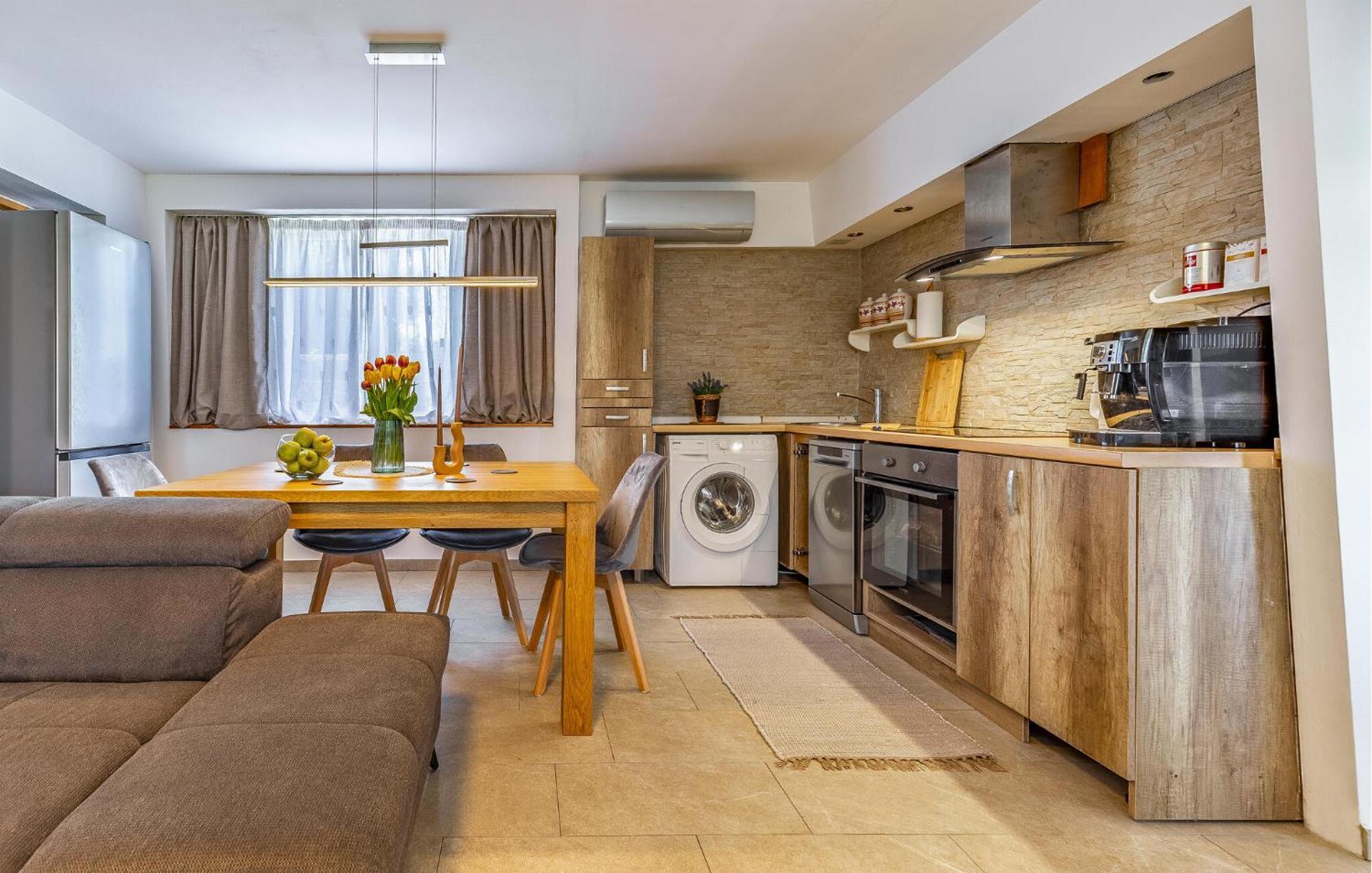 Beautiful Home In Skatari With Kitchen Pula Buitenkant foto